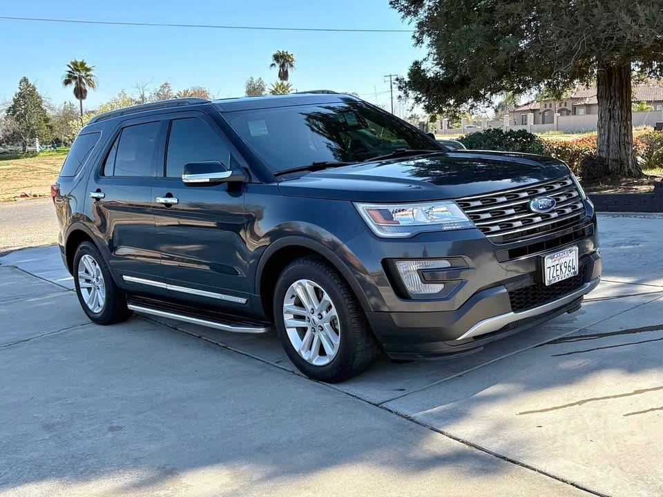 Ford Explorer parked outside
